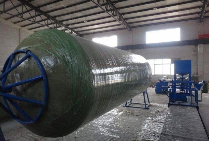 玻璃鋼化糞池生產(chǎn)現(xiàn)場